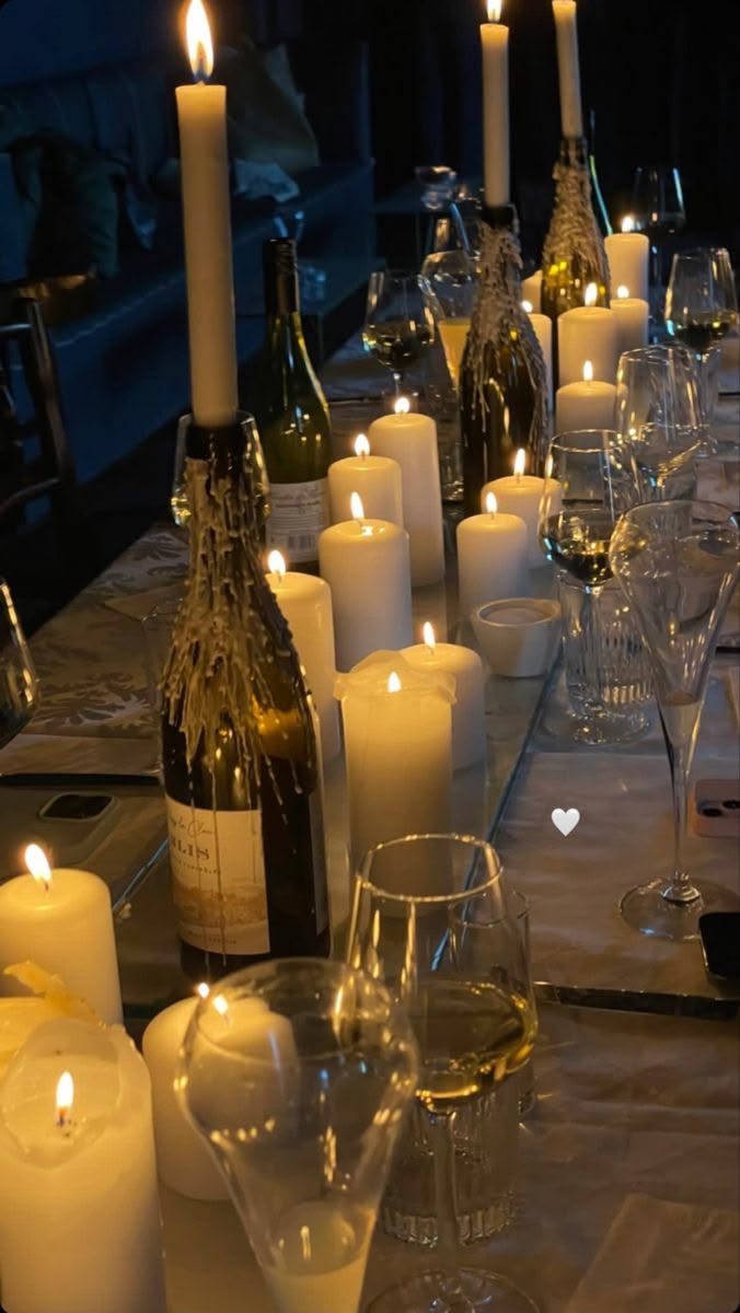 Mesa larga con velas
